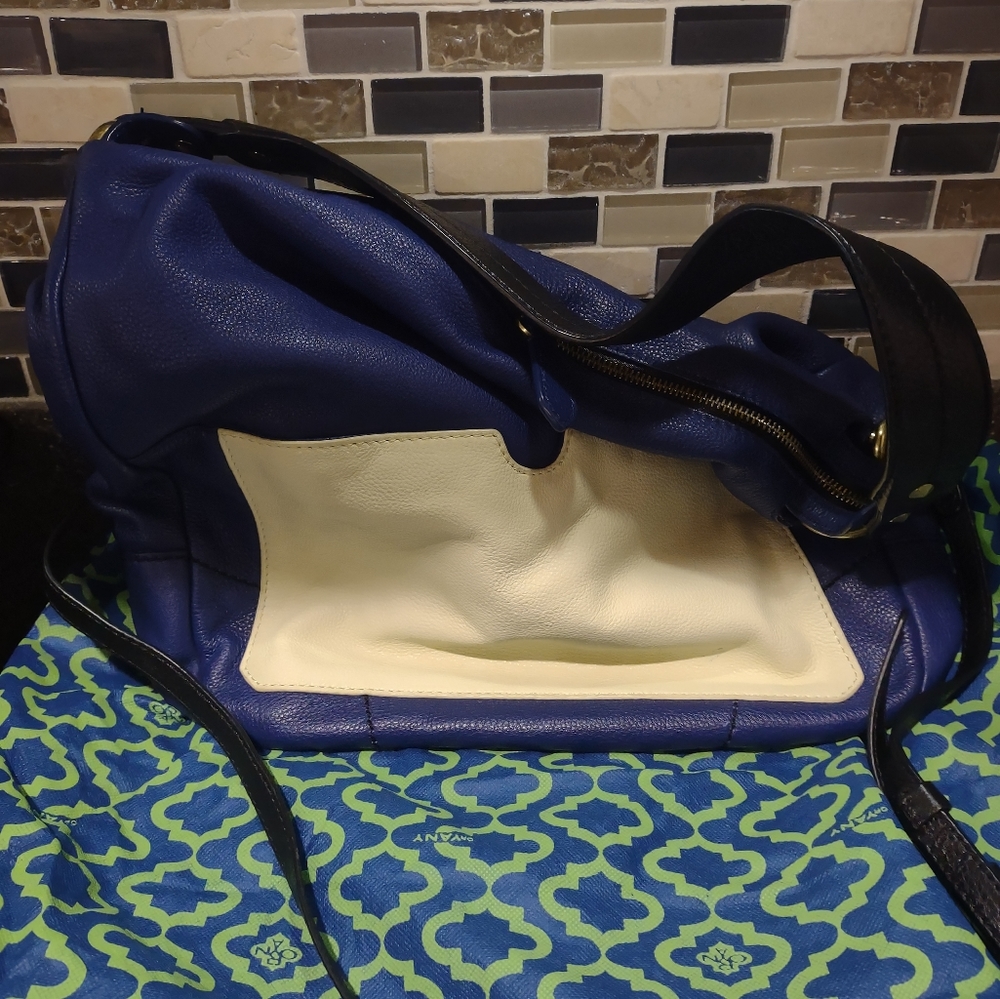 Handbag - Picture 3 of 4